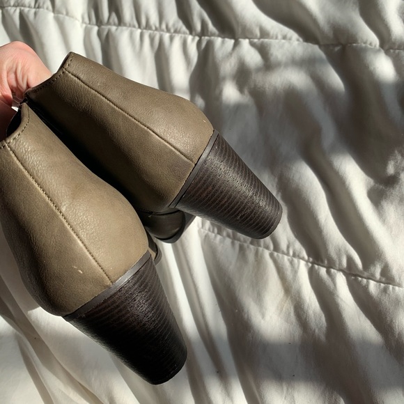 Tillys brown zip up heel boot booties - Picture 4 of 8